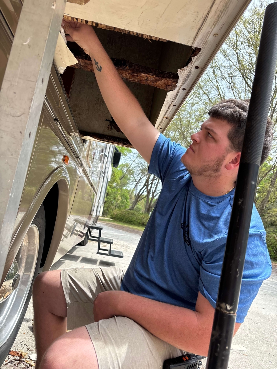 Mobile Service Needs Mobile RV Repair in Central Florida